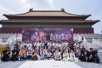 网剧《国王与乞丐》杀青!何沐蓉出演妩媚迷人花魁青青